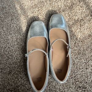 Ladies size 8 silver ballet flats